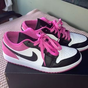 Jordan 1 low Se pink/fuschia